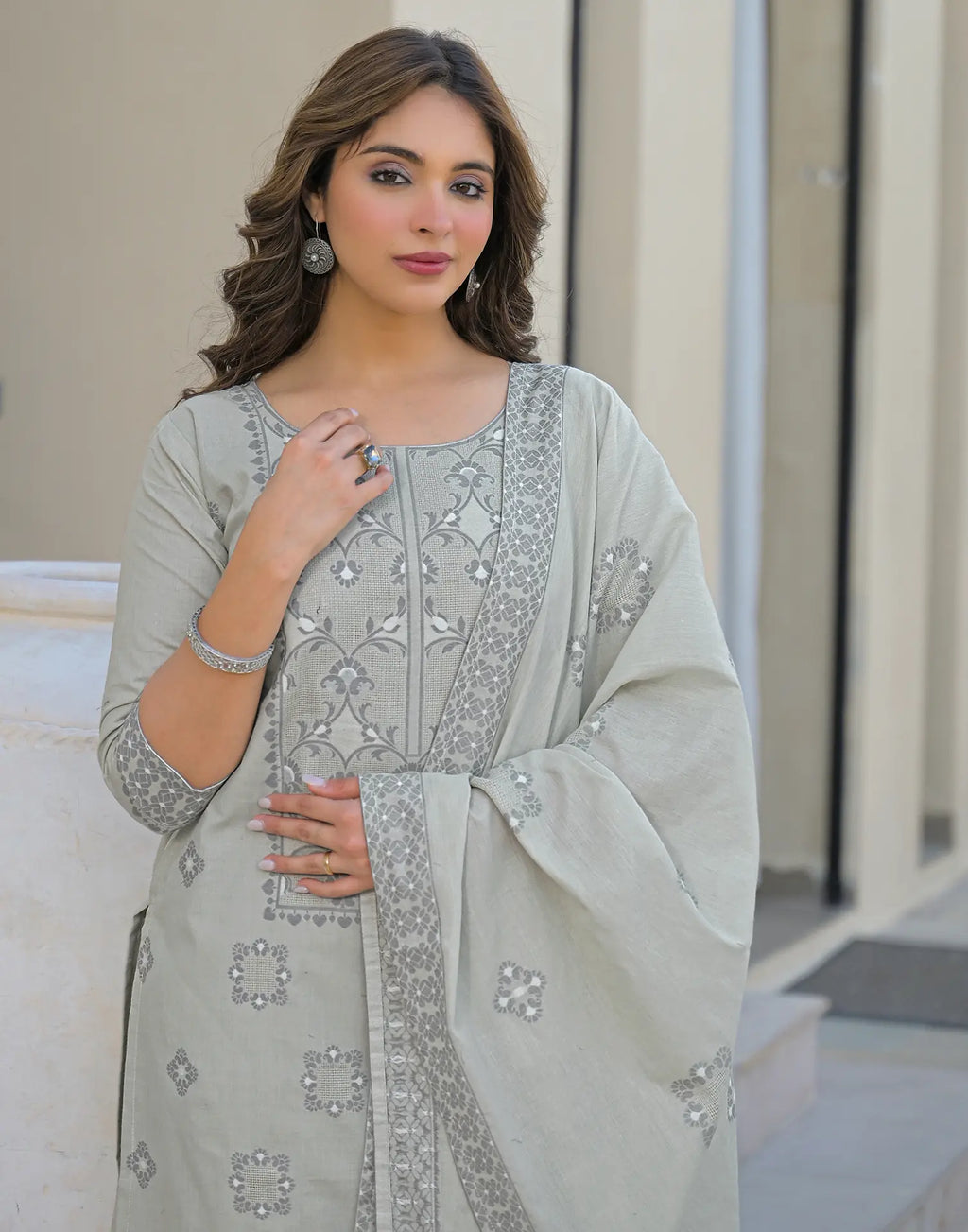 Skylee Cotton Woven Straight 3 Piece Kurta Set For Woman