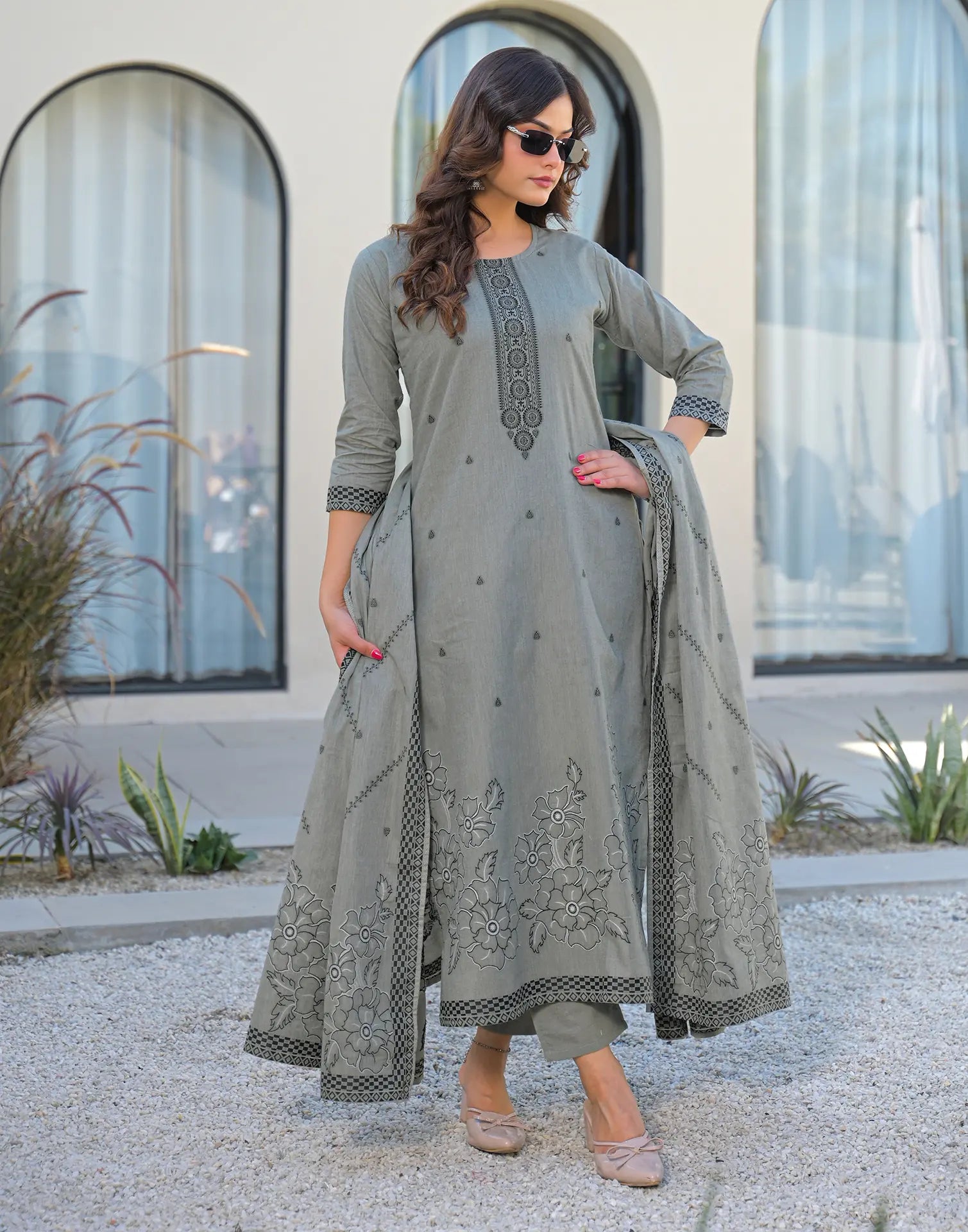 Skylee Cotton Woven Straight 3 Piece Kurta Set For Woman