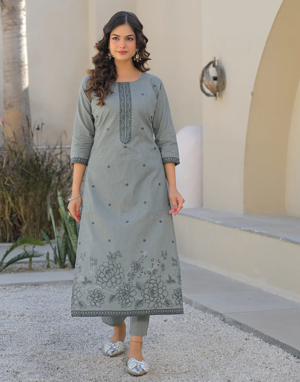 Skylee Cotton Woven Straight 3 Piece Kurta Set For Woman