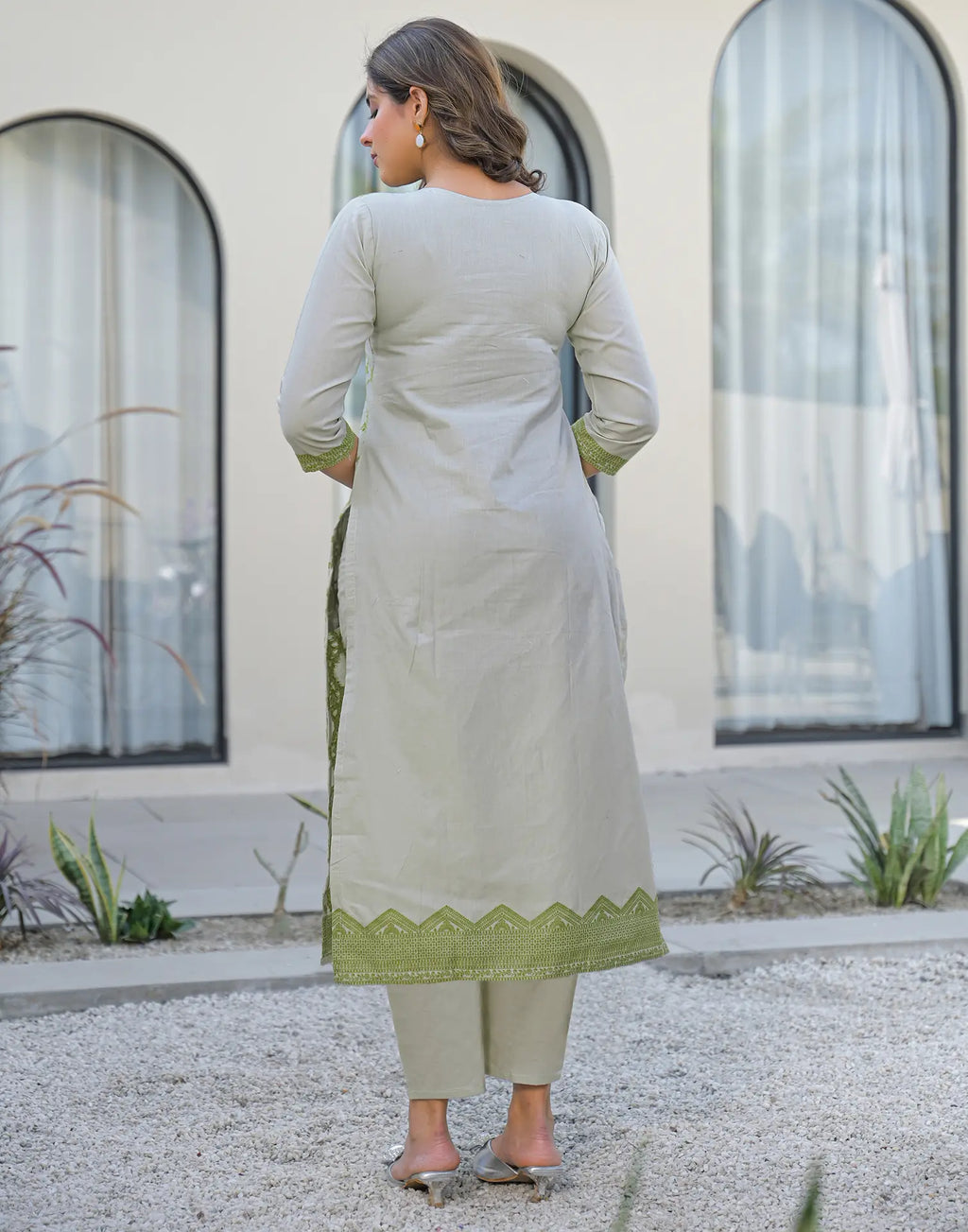 Skylee Cotton Woven Straight 3 Piece Kurta Set For Woman