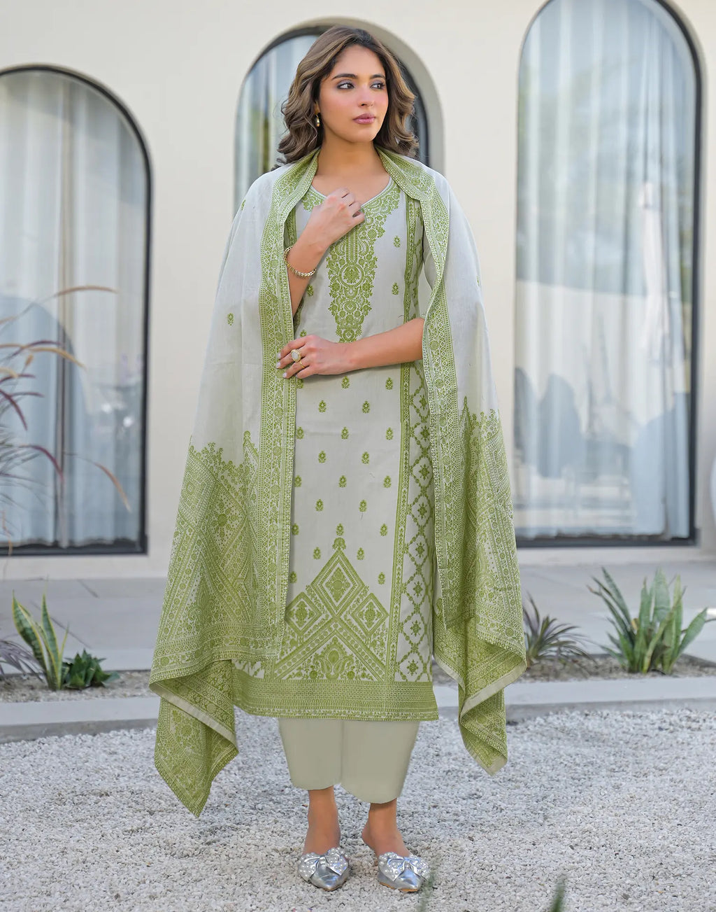 Skylee Cotton Woven Straight 3 Piece Kurta Set For Woman