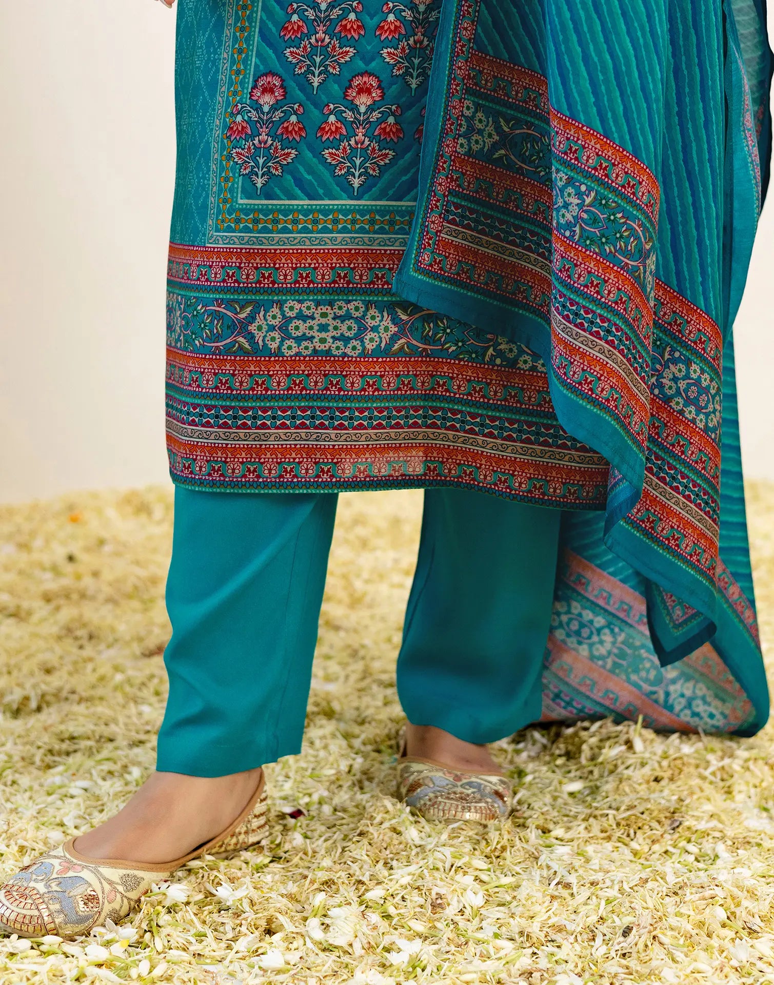 Skylee Silk Printed Straight 3 Piece Kurta Set For Woman