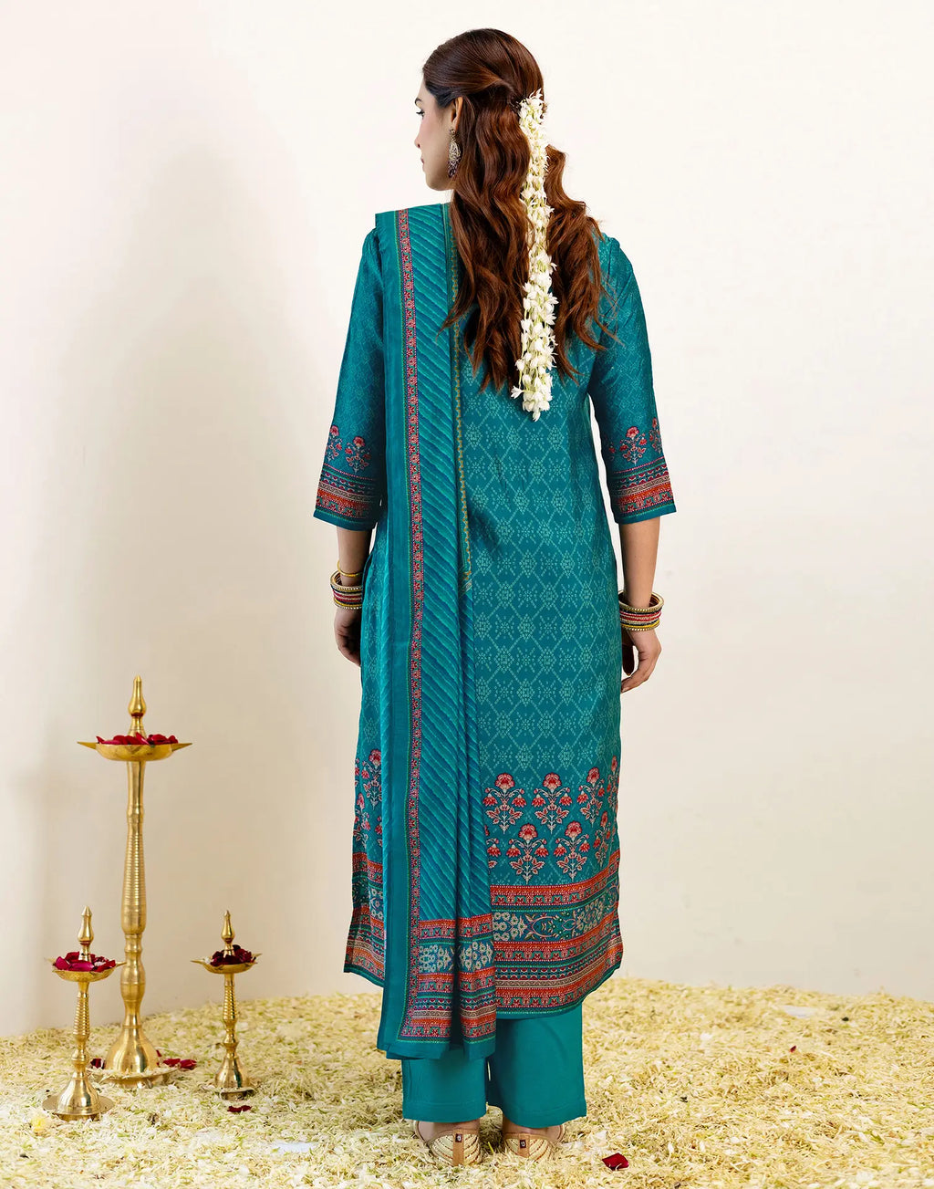 Skylee Silk Printed Straight 3 Piece Kurta Set For Woman