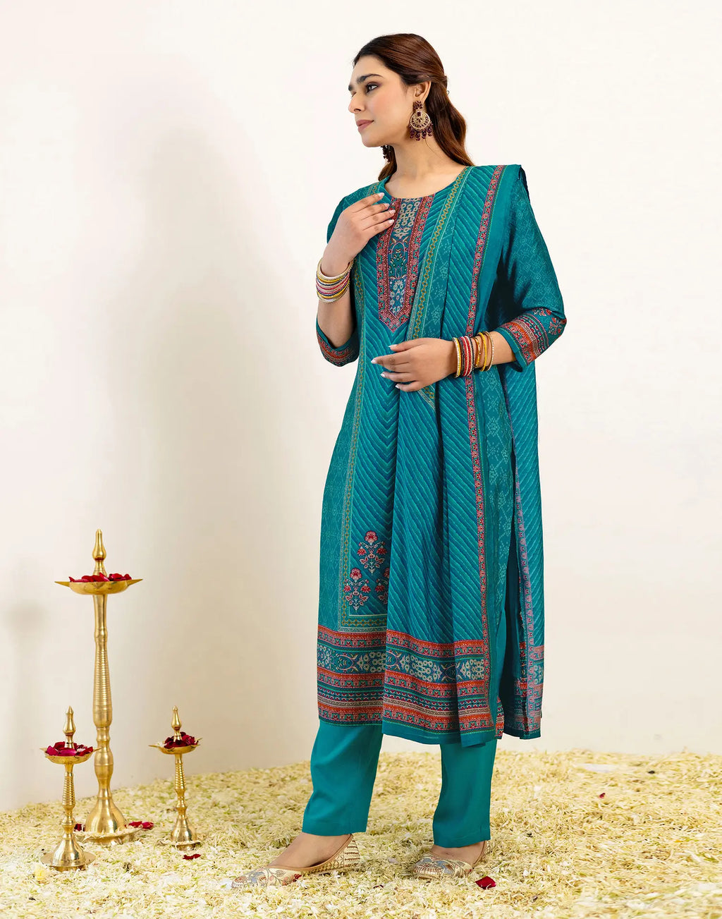 Skylee Silk Printed Straight 3 Piece Kurta Set For Woman