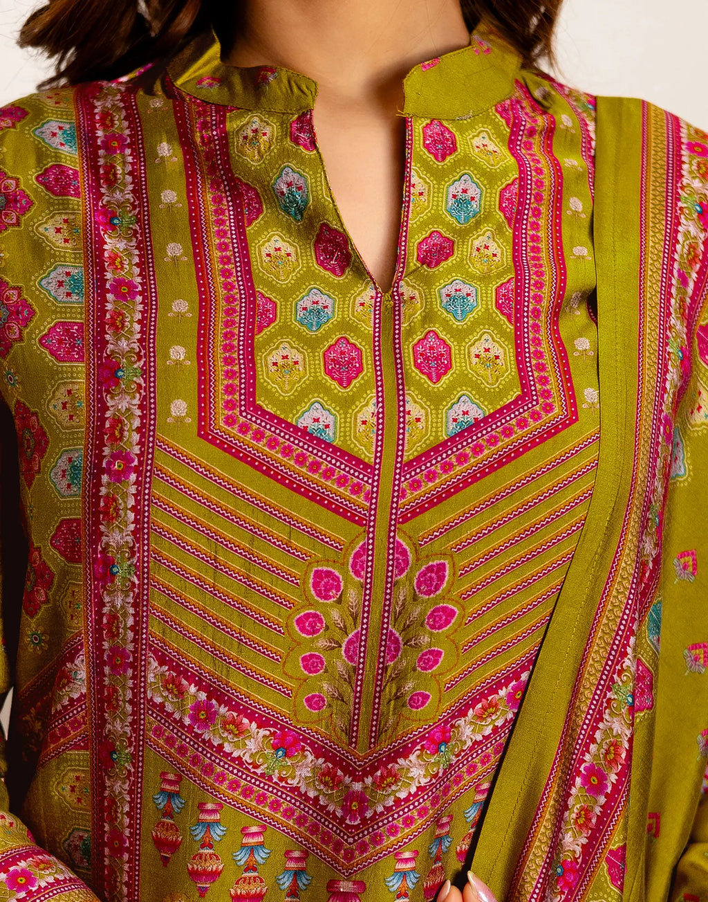 Skylee Silk Printed Straight 3 Piece Kurta Set For Woman