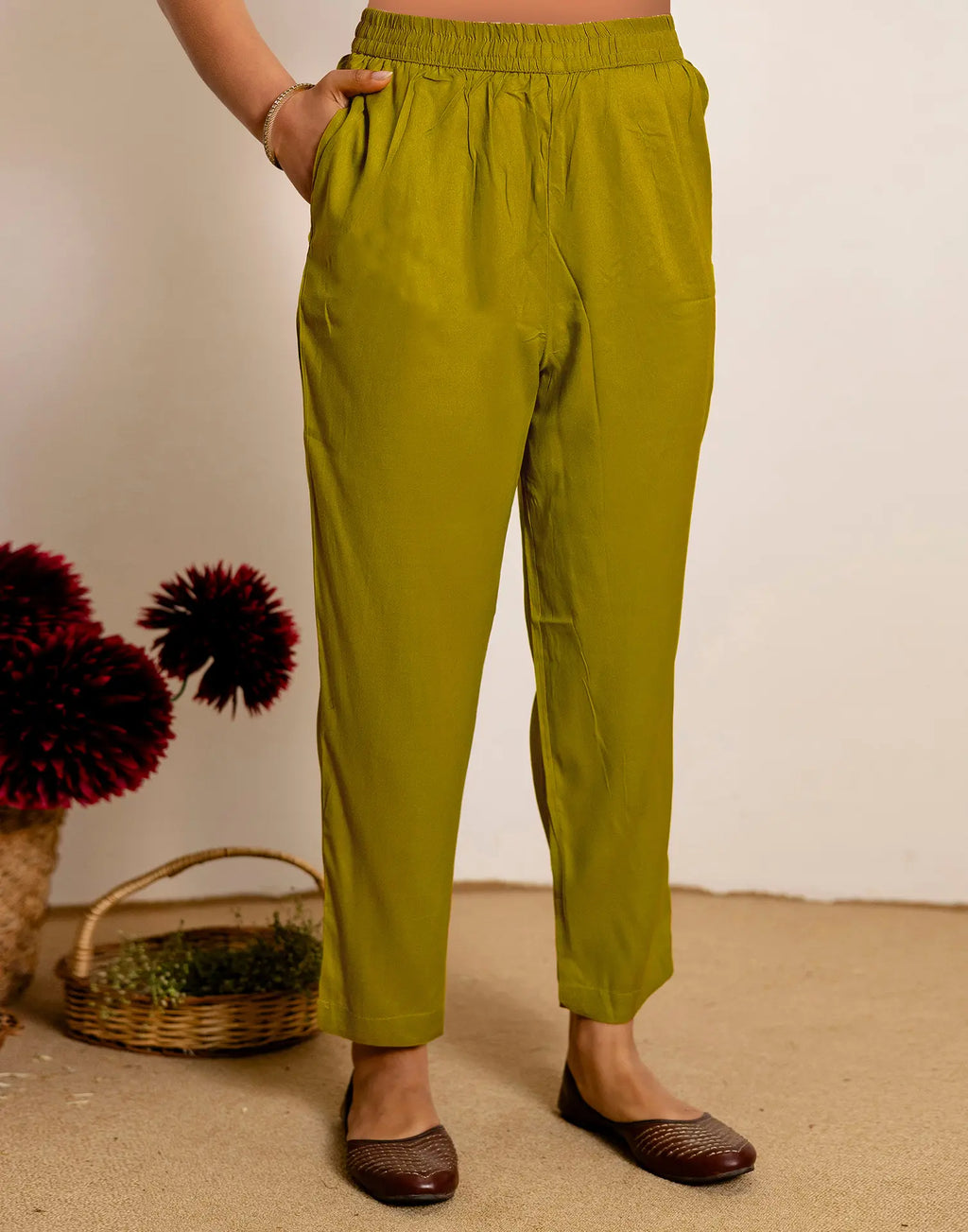 Skylee Silk Printed Straight 3 Piece Kurta Set For Woman