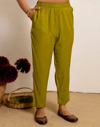 Skylee Silk Printed Straight 3 Piece Kurta Set For Woman