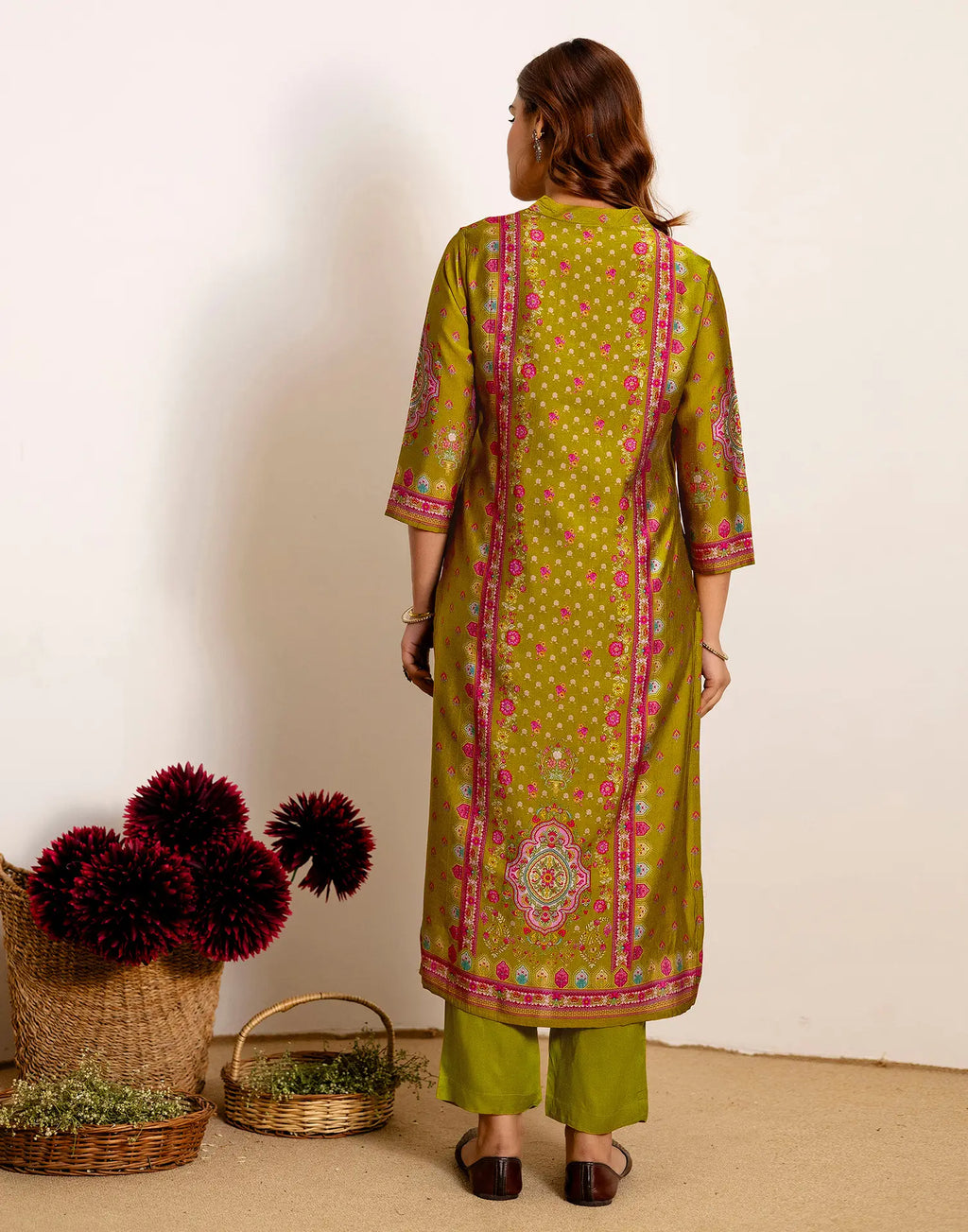 Skylee Silk Printed Straight 3 Piece Kurta Set For Woman