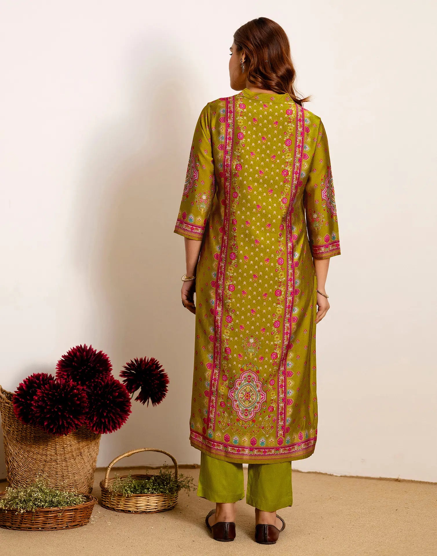 Skylee Silk Printed Straight 3 Piece Kurta Set For Woman