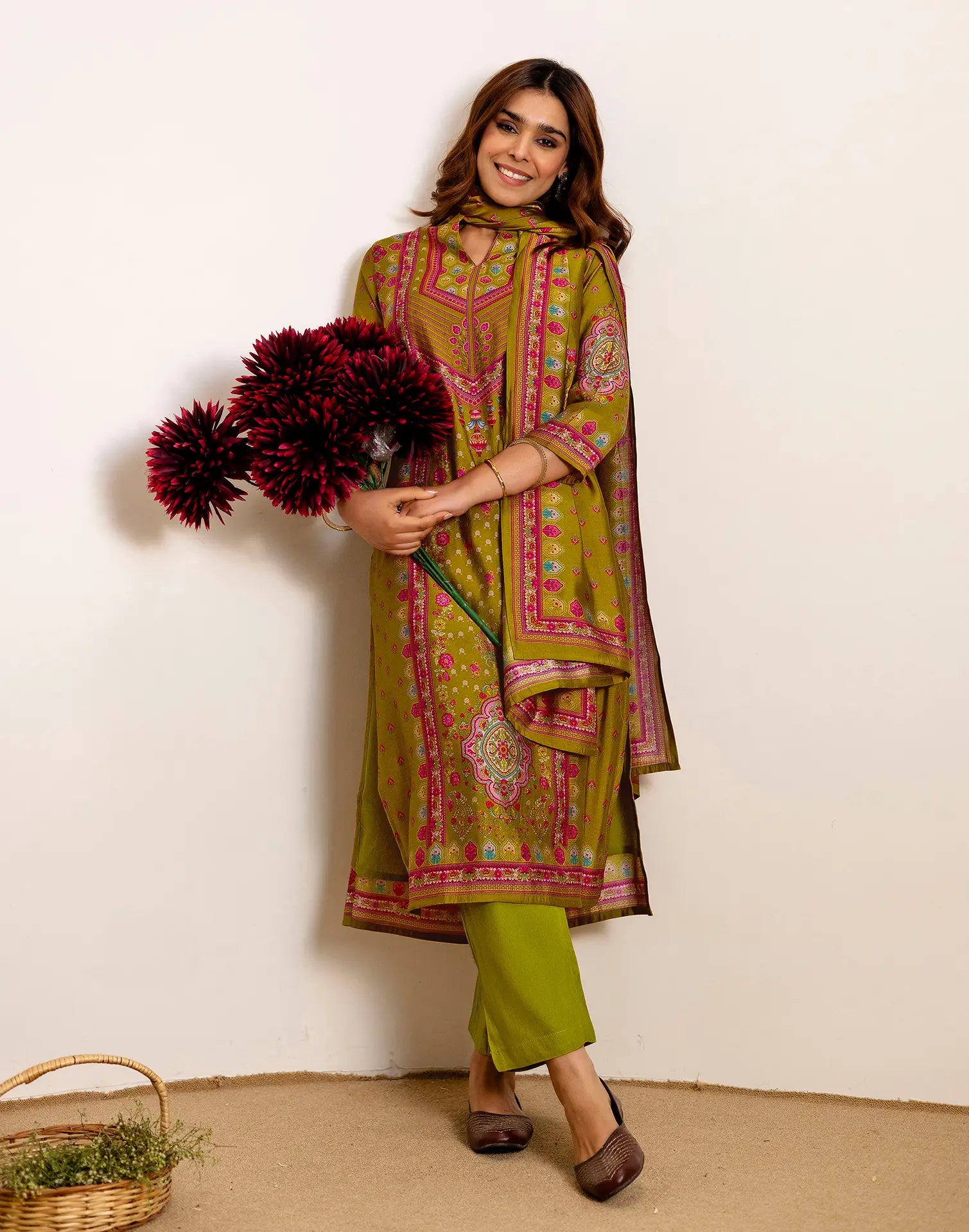 Skylee Silk Printed Straight 3 Piece Kurta Set For Woman