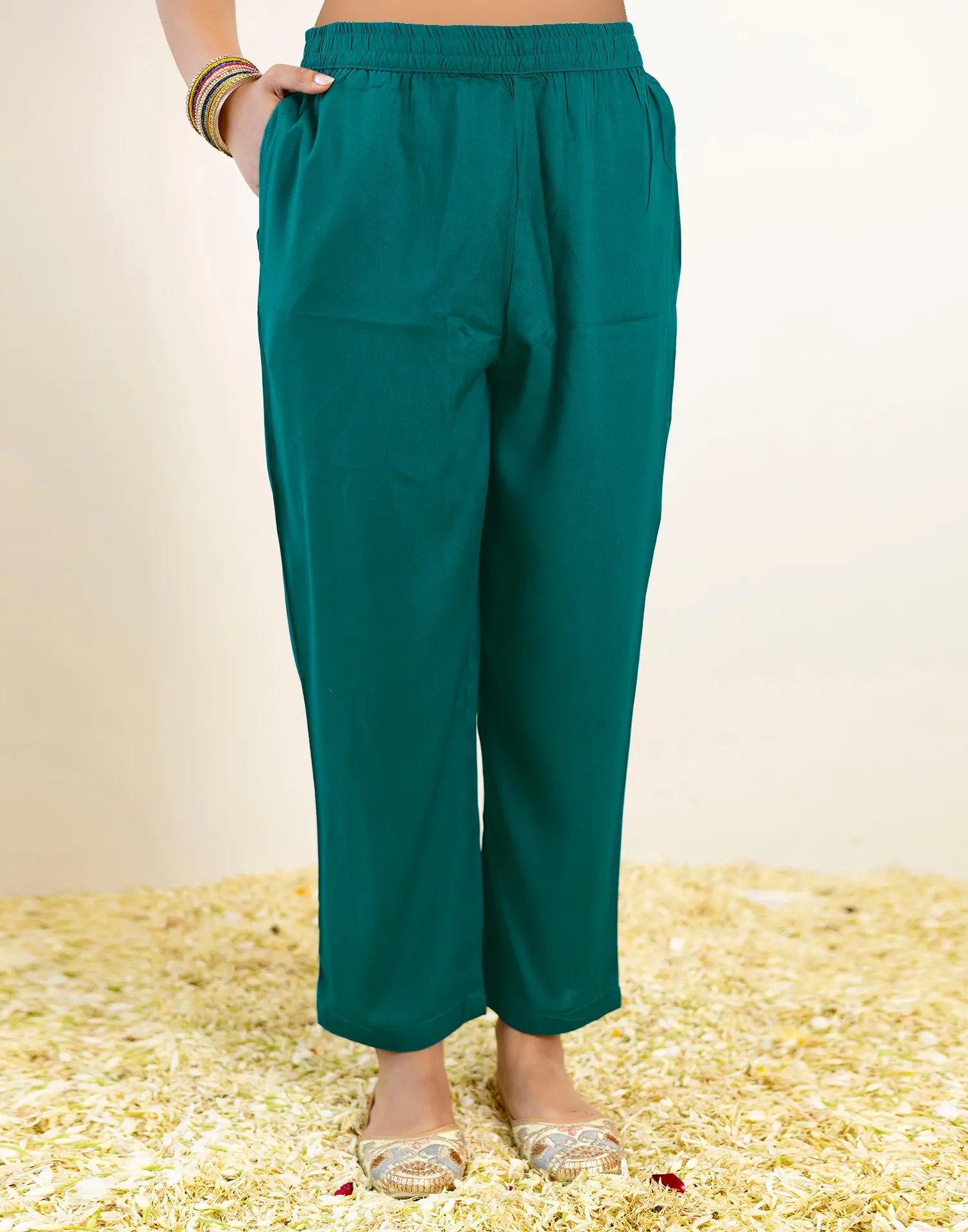 Skylee Silk Printed Straight 3 Piece Kurta Set For Woman