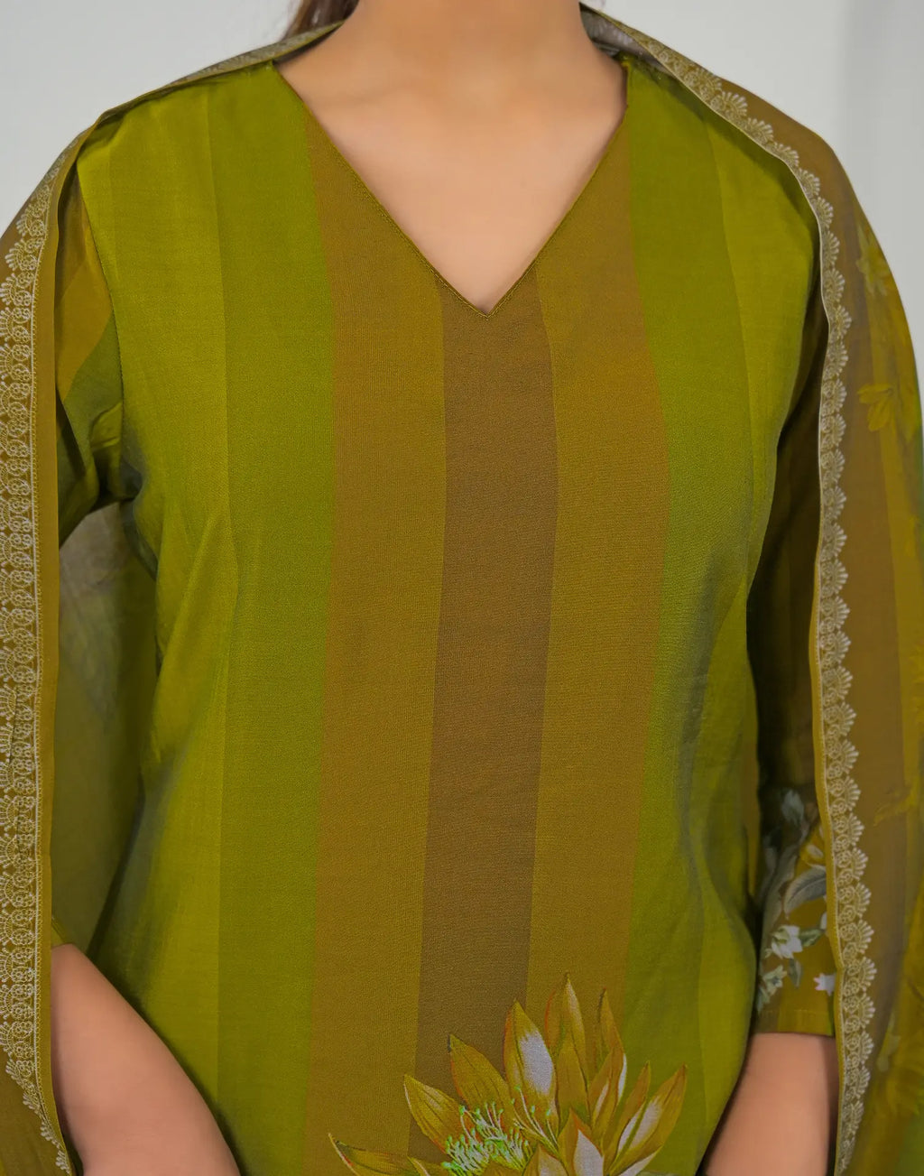 Skylee Silk Printed Straight 3 Piece Kurta Set For Woman