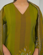 Skylee Silk Printed Straight 3 Piece Kurta Set For Woman
