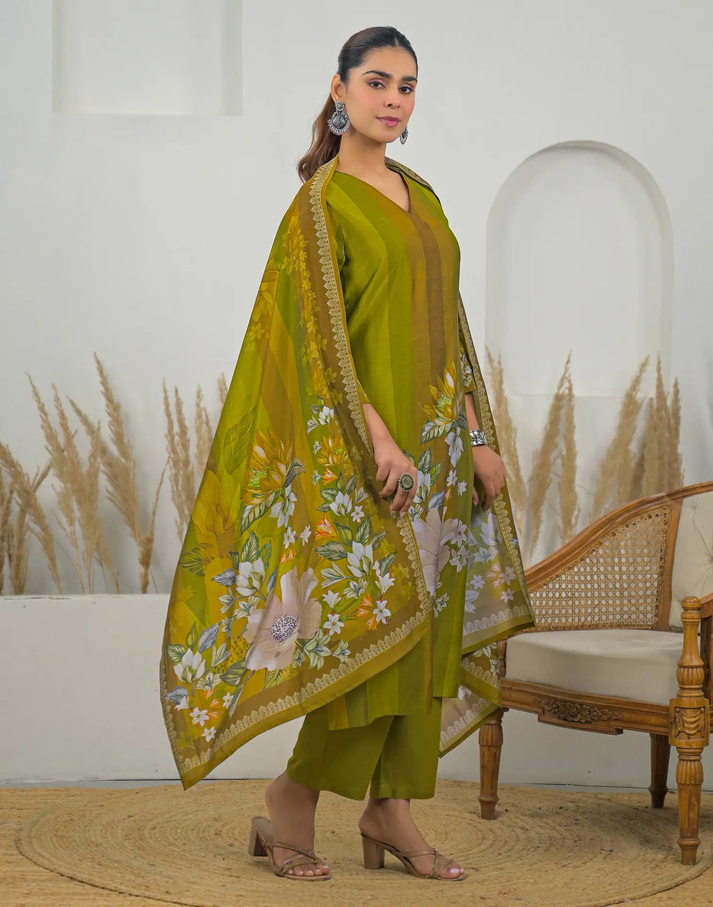 Skylee Silk Printed Straight 3 Piece Kurta Set For Woman