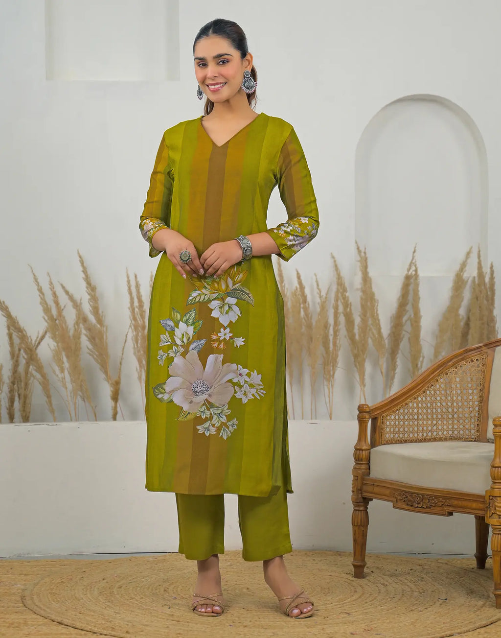 Skylee Silk Printed Straight 3 Piece Kurta Set For Woman