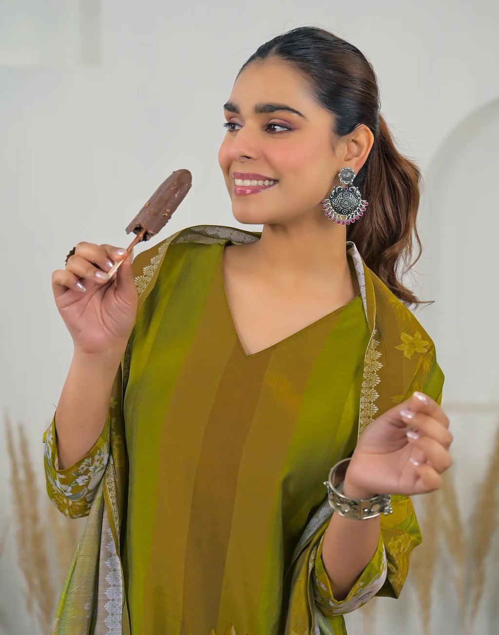 Skylee Silk Printed Straight 3 Piece Kurta Set For Woman