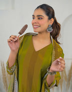 Skylee Silk Printed Straight 3 Piece Kurta Set For Woman
