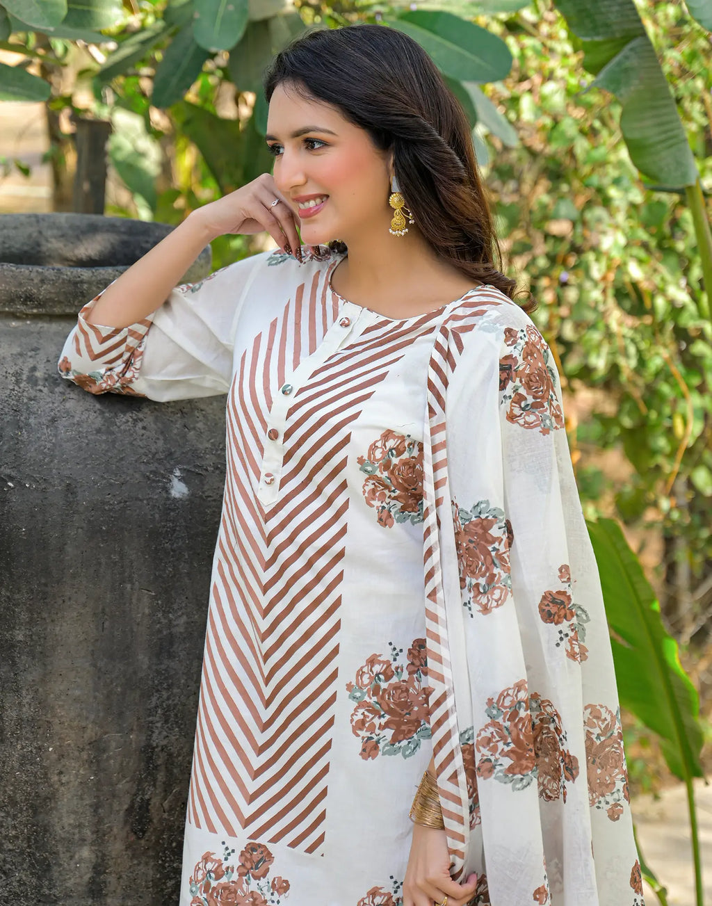 Skylee Cotton Printed Straight 3 Piece Kurta Set For Woman