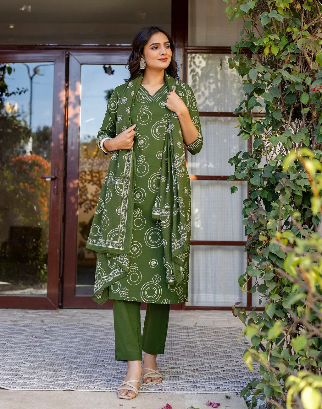 Skylee Cotton Bandhani Straight 3 Piece Kurta Set For Woman
