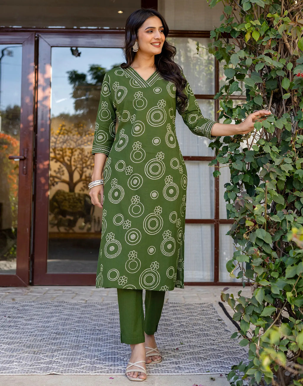 Skylee Cotton Bandhani Straight 3 Piece Kurta Set For Woman