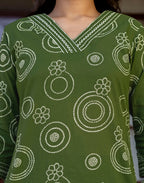Skylee Cotton Bandhani Straight 3 Piece Kurta Set For Woman