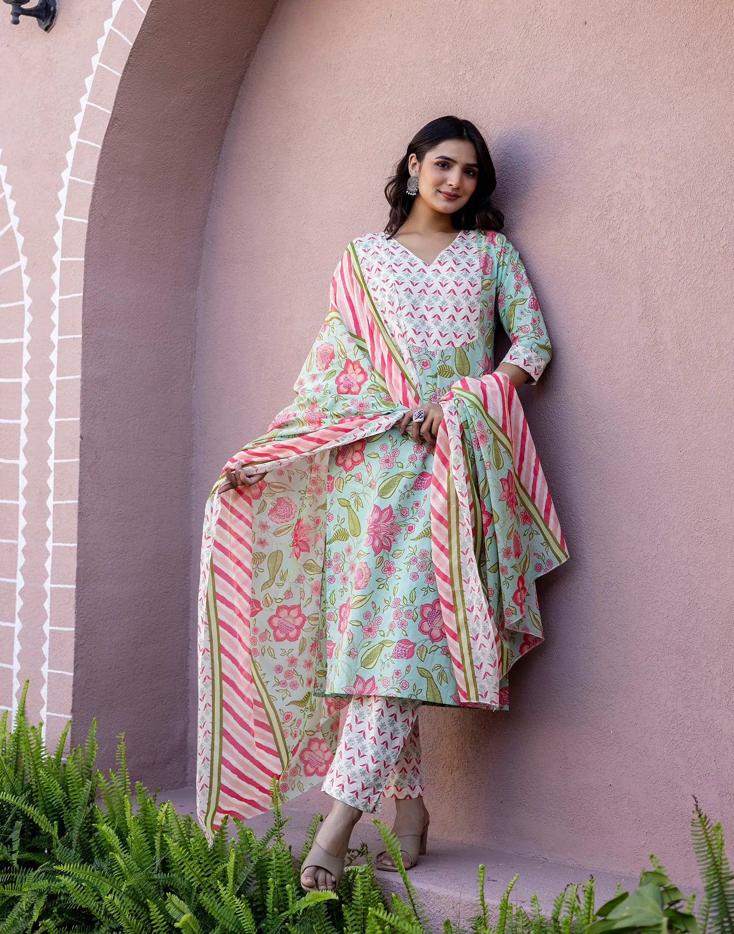 Skylee Viscose Floral Print Straight 3 Piece Kurta Set For Woman