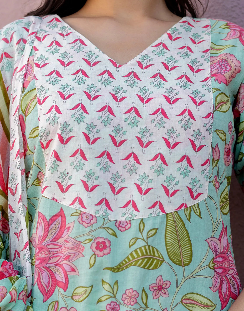 Skylee Viscose Floral Print Straight 3 Piece Kurta Set For Woman