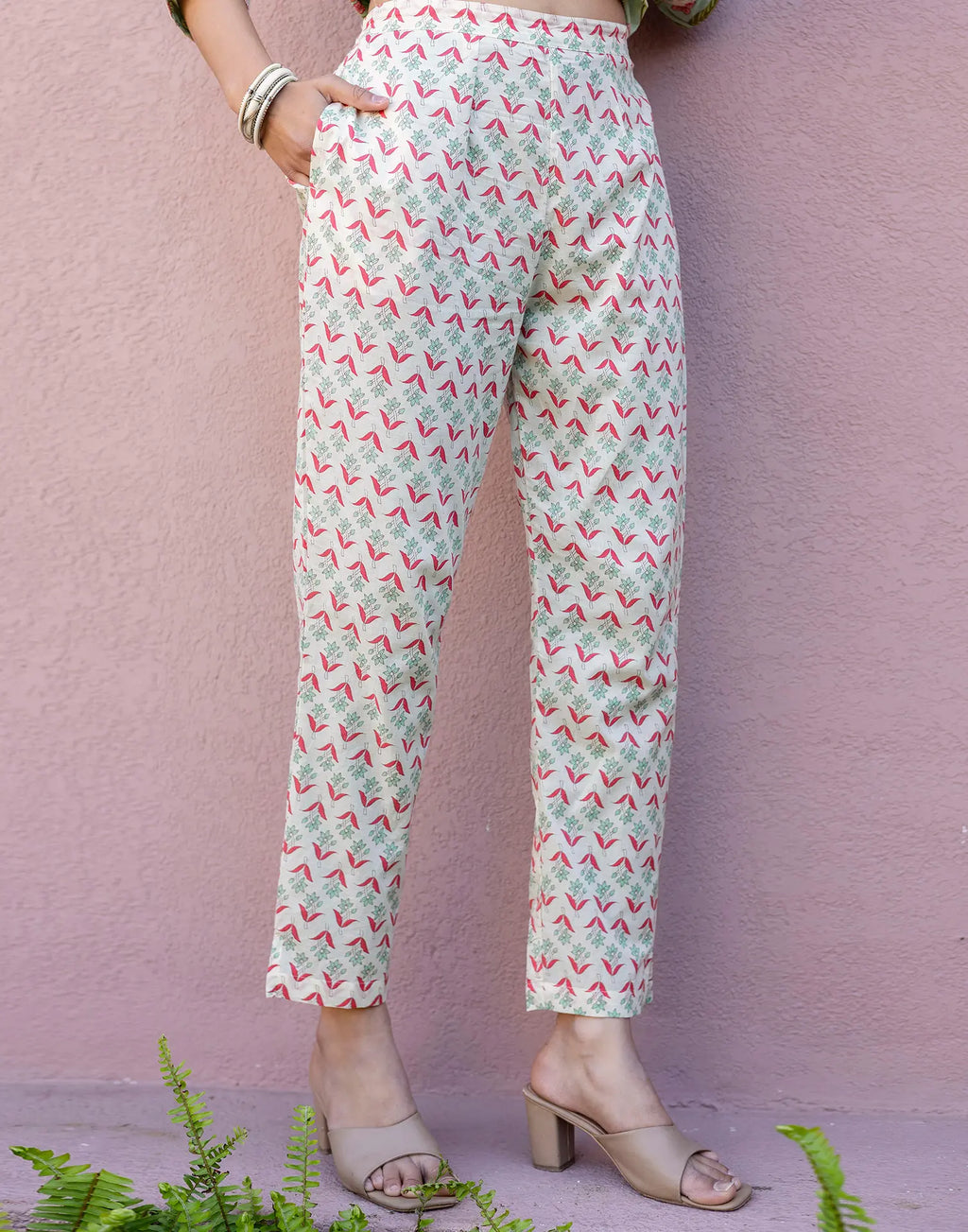 Skylee Viscose Floral Print Straight 3 Piece Kurta Set For Woman