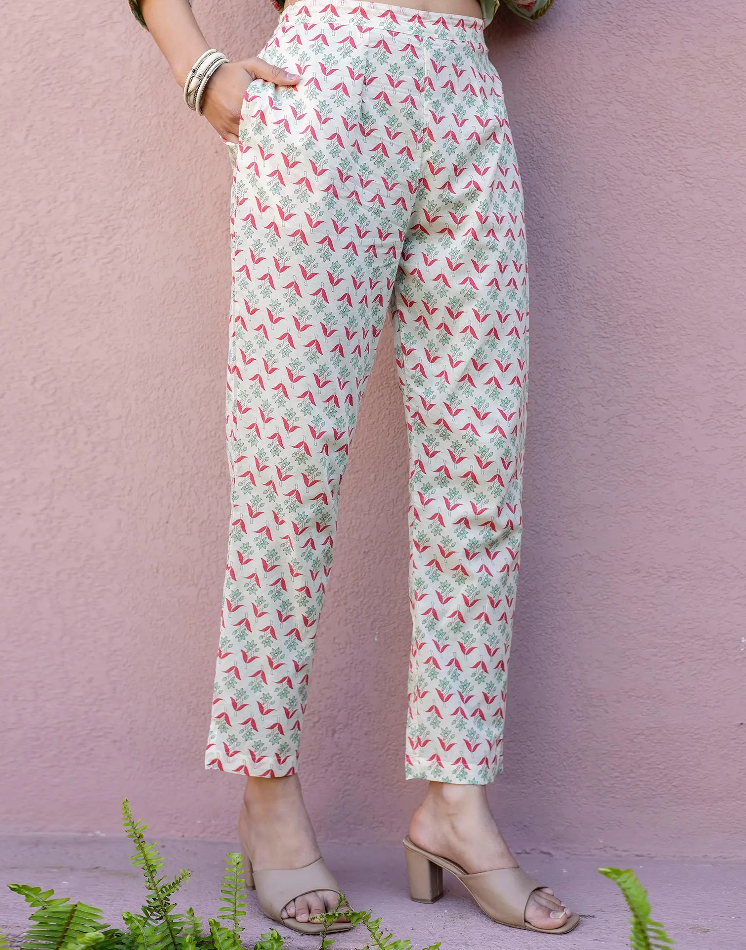 Skylee Viscose Floral Print Straight 3 Piece Kurta Set For Woman