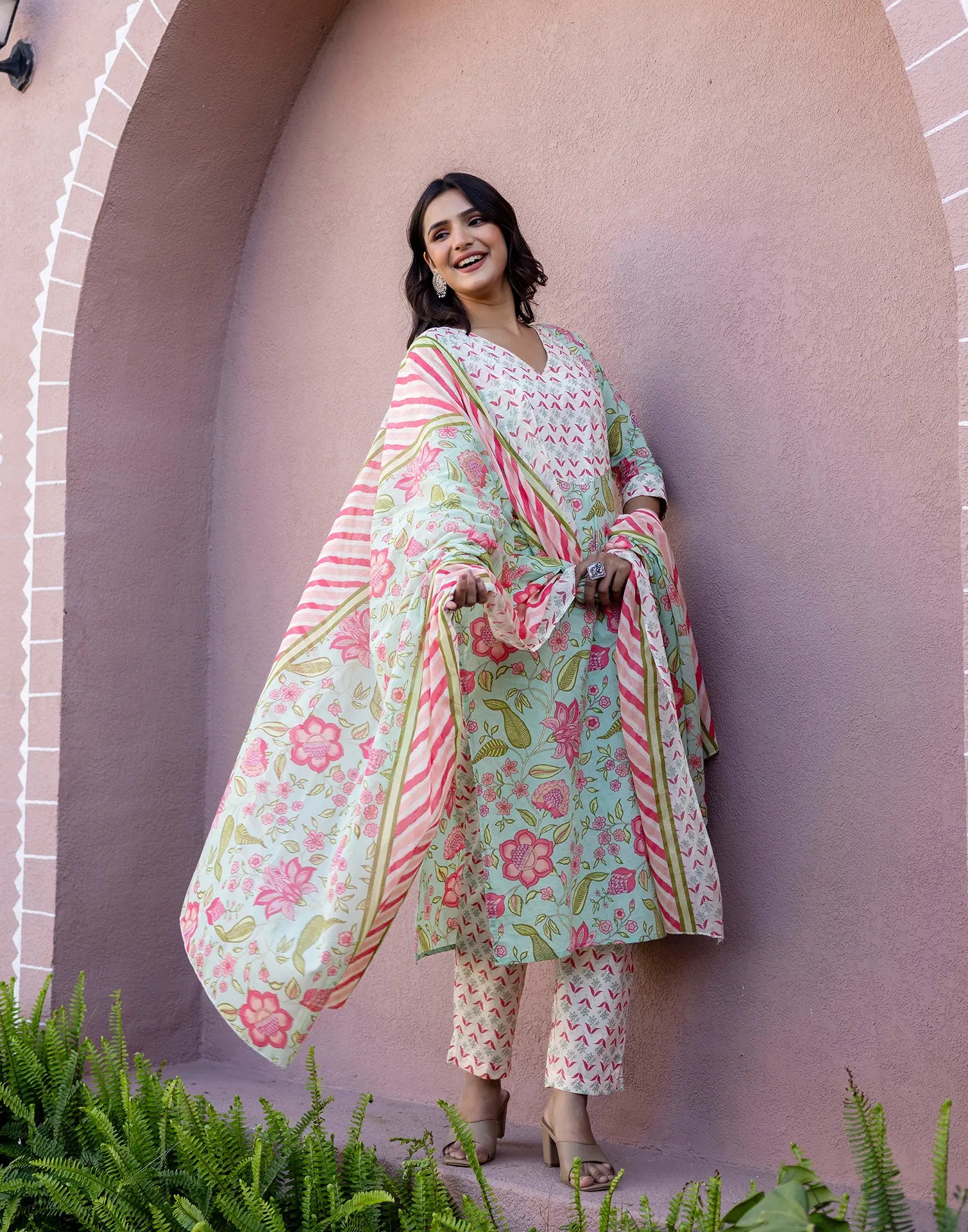 Skylee Viscose Floral Print Straight 3 Piece Kurta Set For Woman