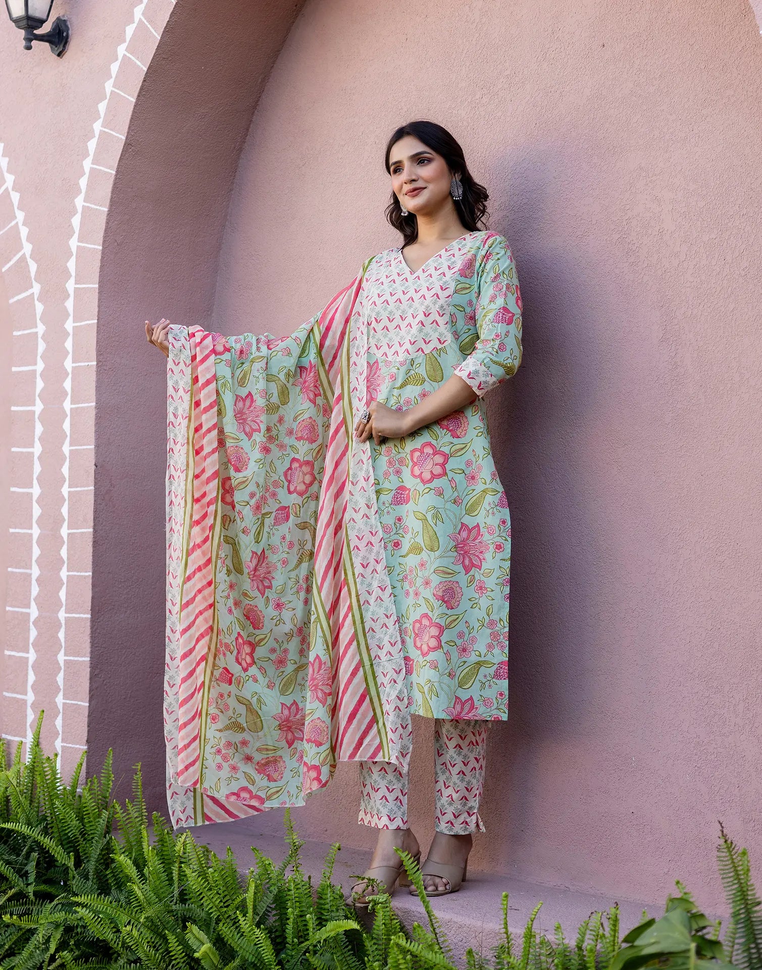 Skylee Viscose Floral Print Straight 3 Piece Kurta Set For Woman