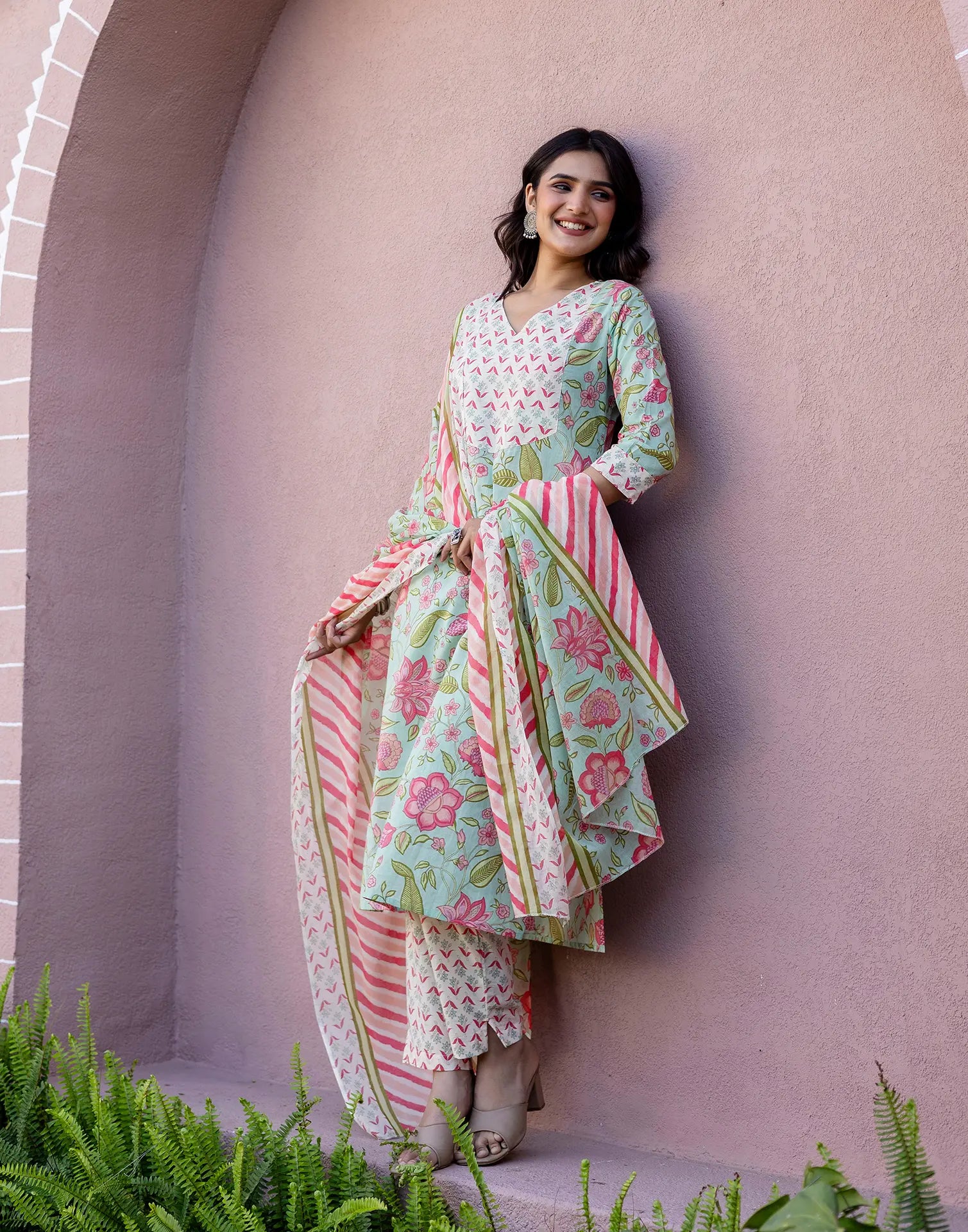 Skylee Viscose Floral Print Straight 3 Piece Kurta Set For Woman