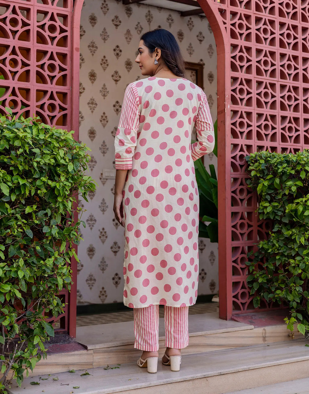 Skylee Cotton Printed Straight 3 Piece Kurta Set For Woman