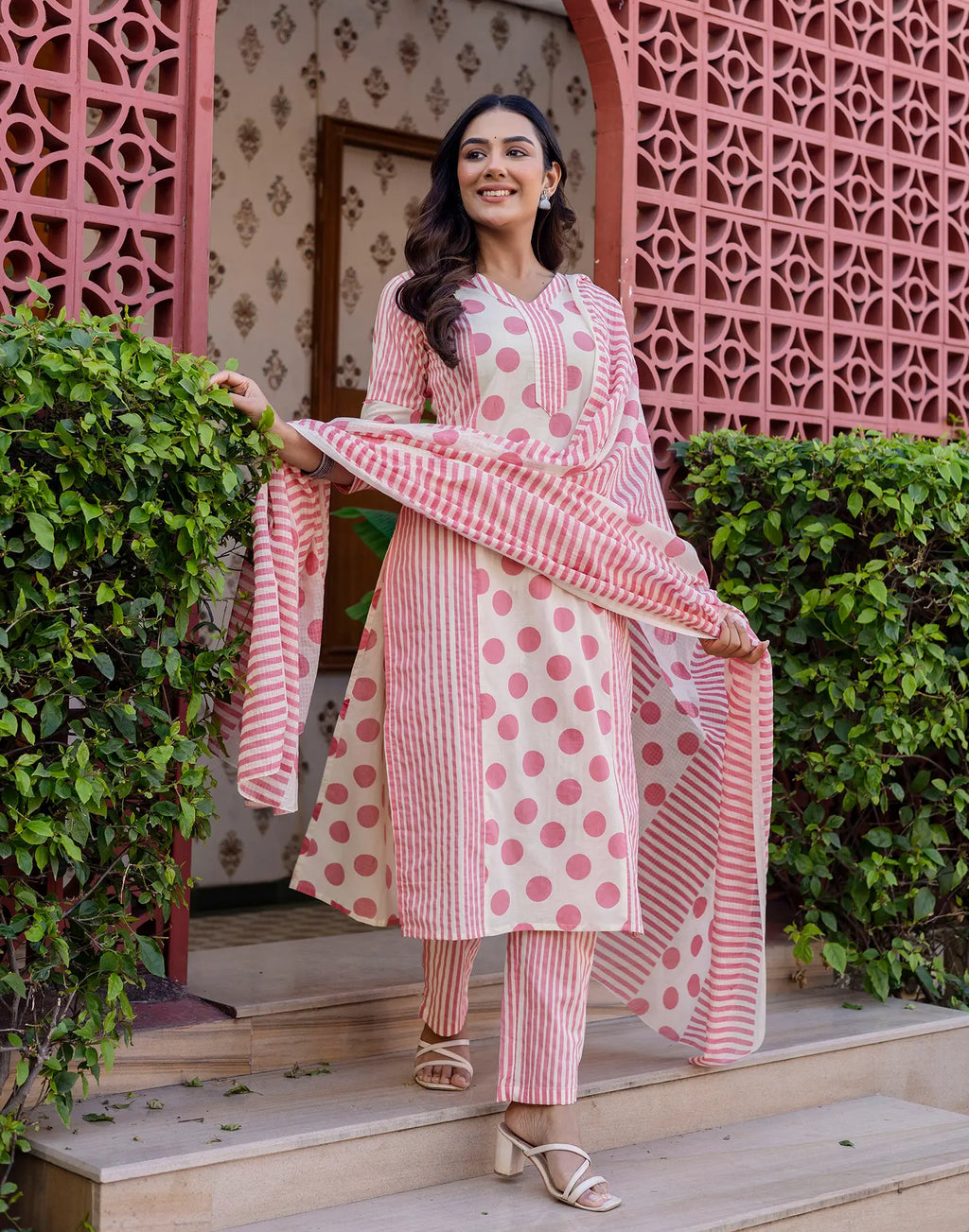 Skylee Cotton Printed Straight 3 Piece Kurta Set For Woman