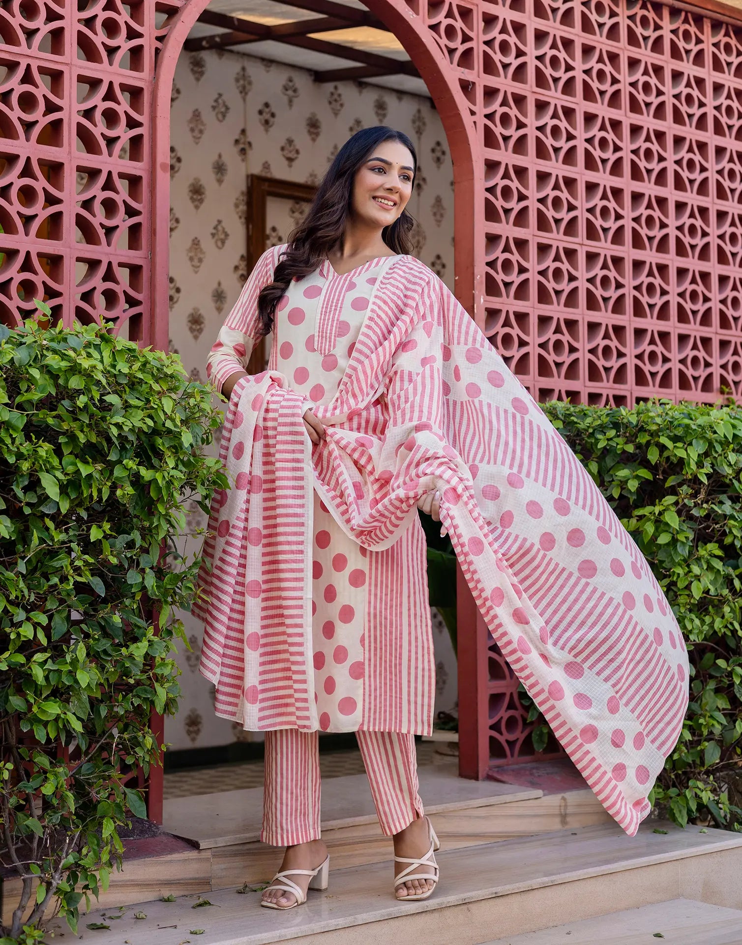 Skylee Cotton Printed Straight 3 Piece Kurta Set For Woman