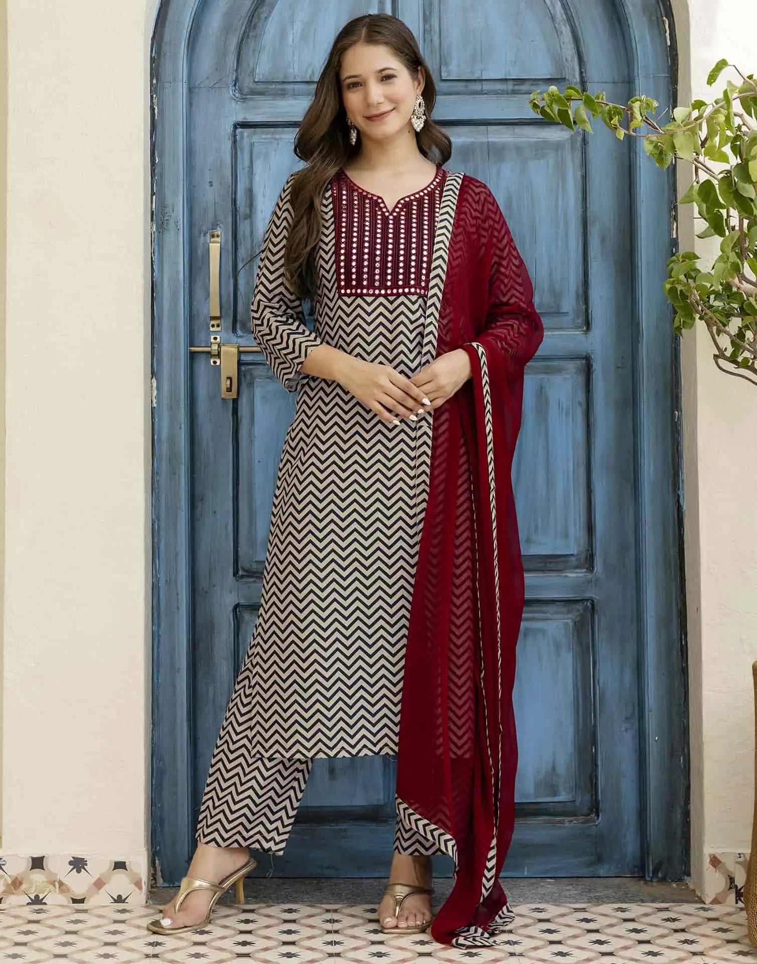 Skylee Viscose Rayon Printed Straight 3 Piece Kurta Set For Woman