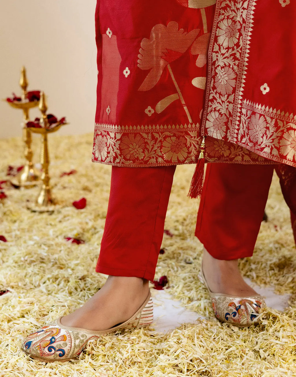 Skylee Silk Woven Straight 3 Piece Kurta Set For Woman
