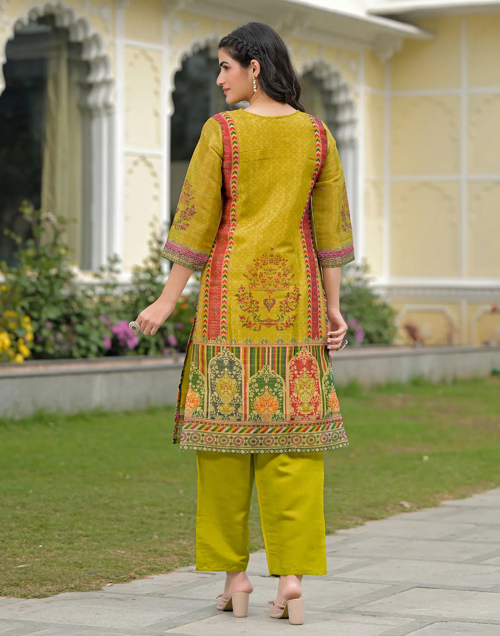 Skylee Net Printed Straight 3 Piece Kurta Set For Woman