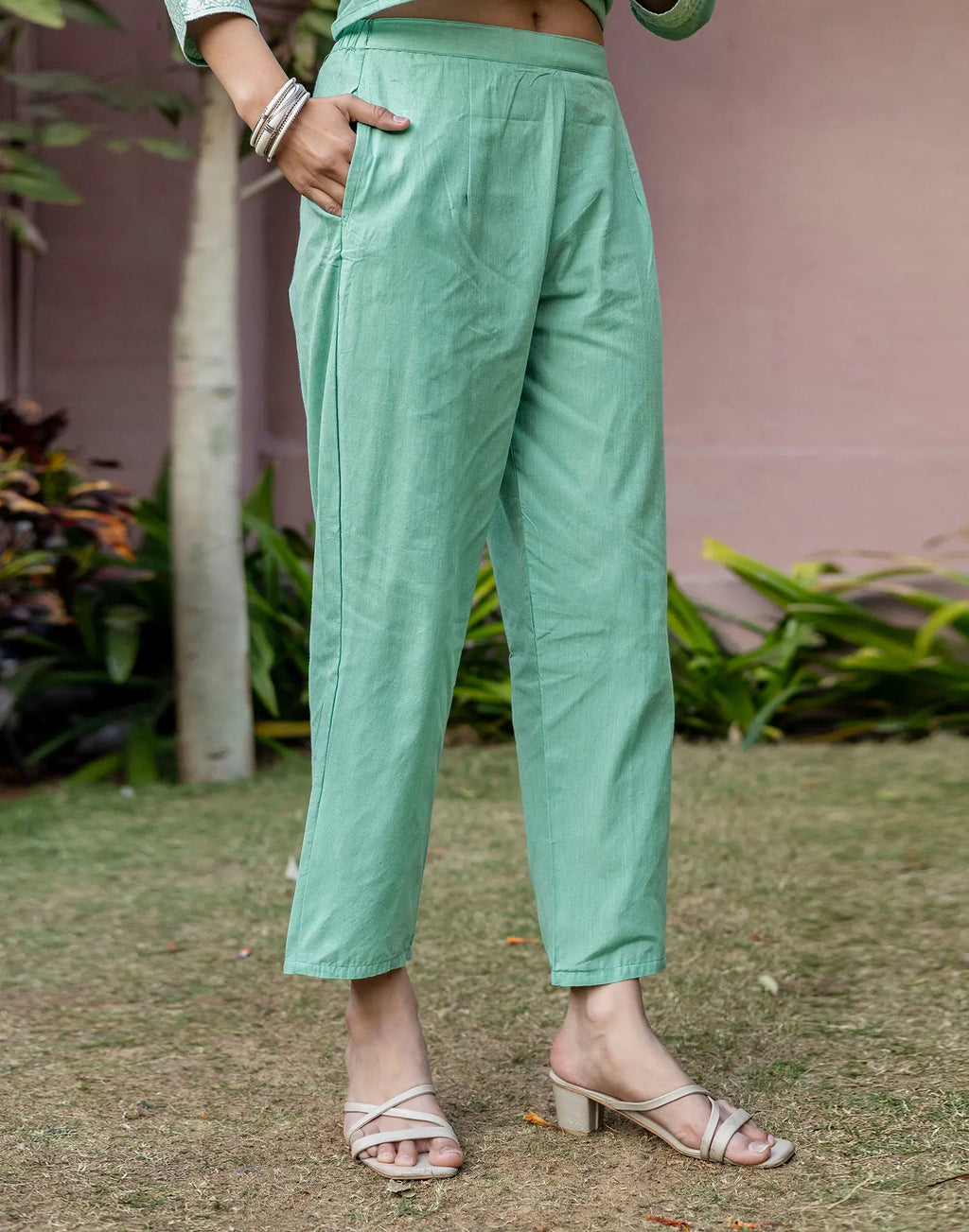 Skylee Cotton Woven Straight 3 Piece Kurta Set For Woman