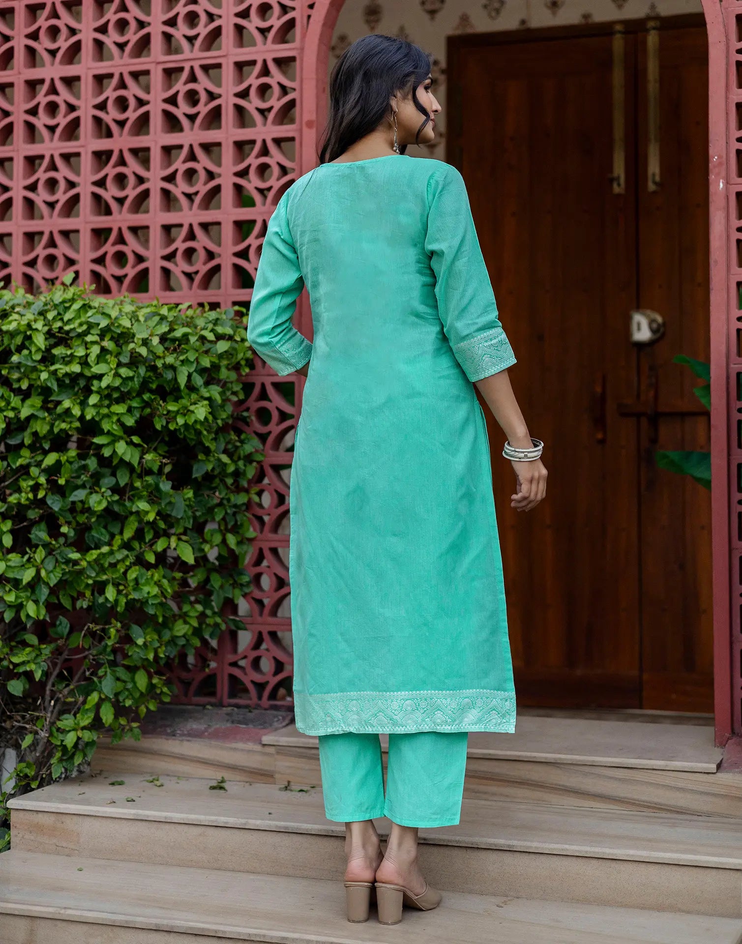 Skylee Cotton Woven Straight 3 Piece Kurta Set For Woman