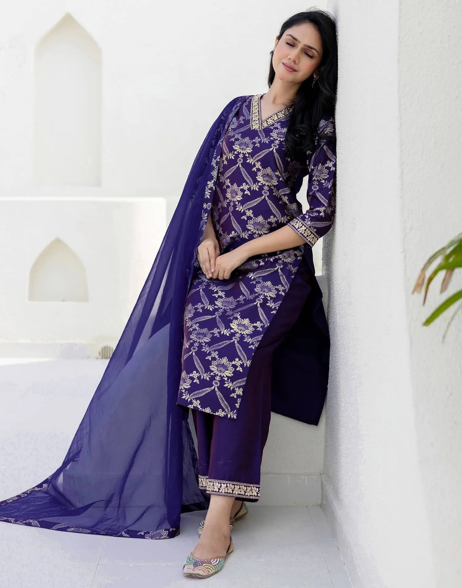 Skylee Taffeta Embroidered Straight 3 Piece Kurta Set For Woman