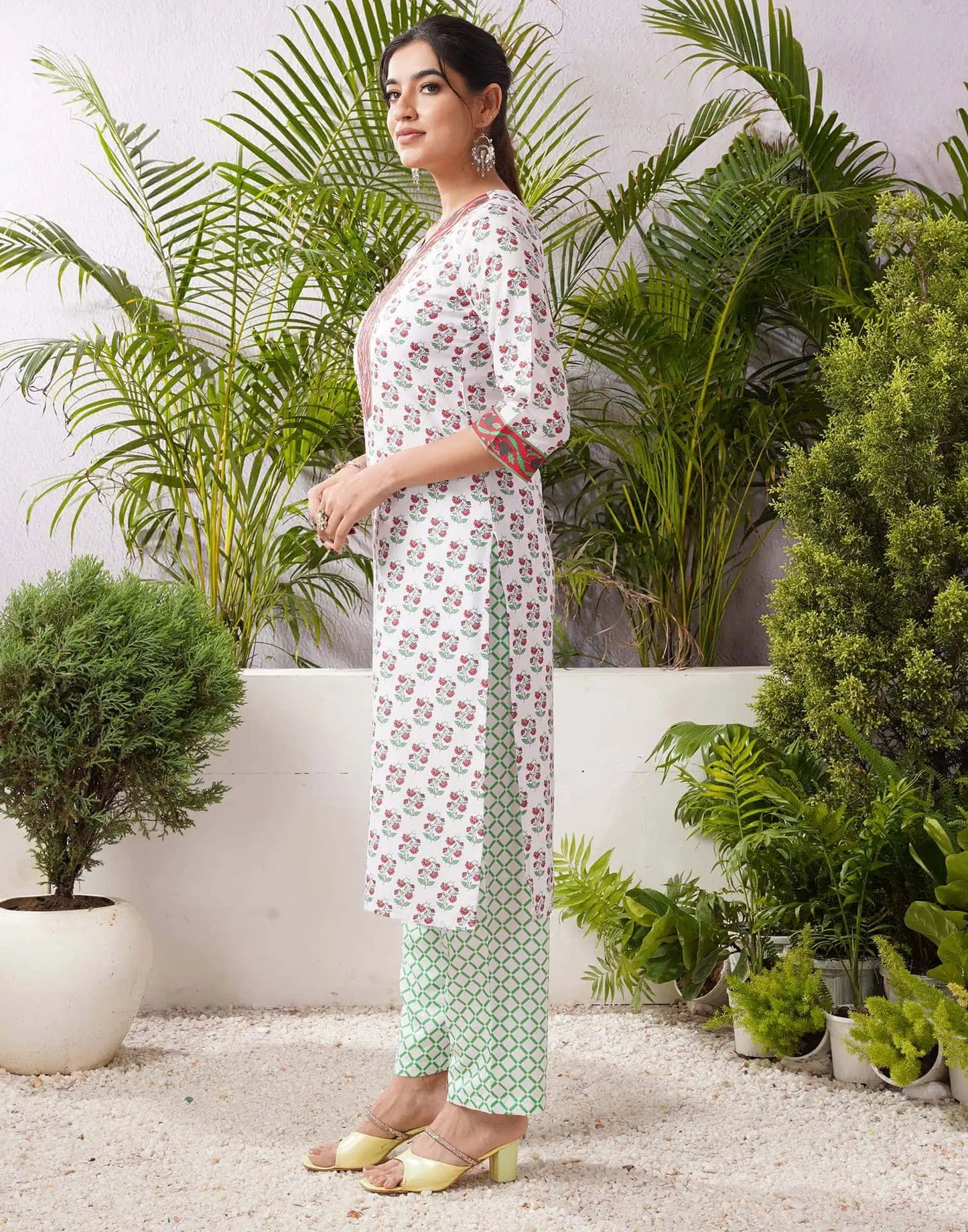 Affordable White Rayon Floral Printed Kurta Set with dupatta 