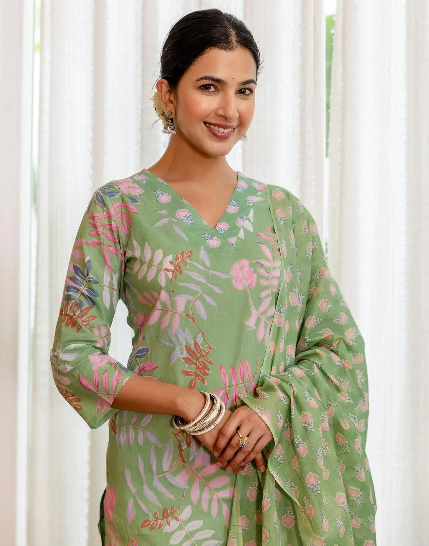 Skylee Light Green Cotton Printed Straight Kurta Set for Women