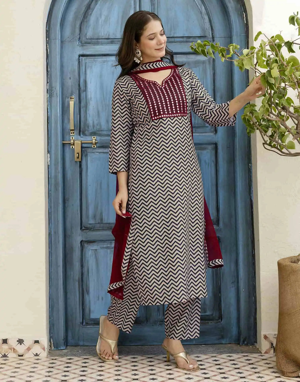 Skylee Viscose Rayon Printed Straight 3 Piece Kurta Set For Woman