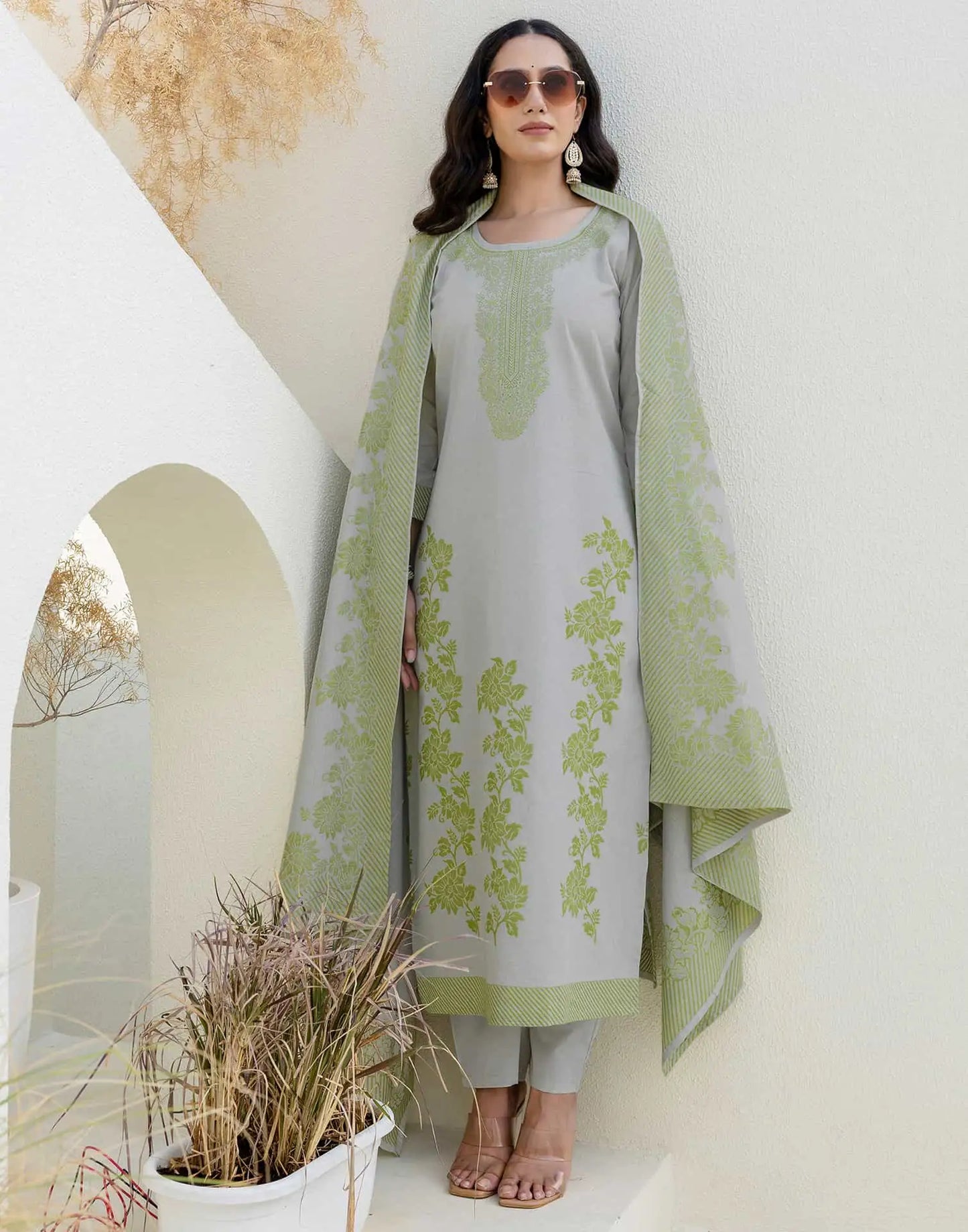 Affordable Grey Cotton Woven Straight Kurta Set Round-Neck Woven Cotton Kurti with Pant & Dupatta