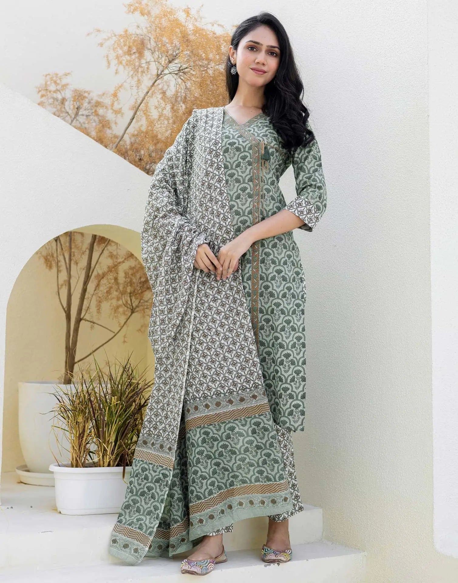 Skylee Cotton Printed Straight 3 Piece Kurta Set For Woman