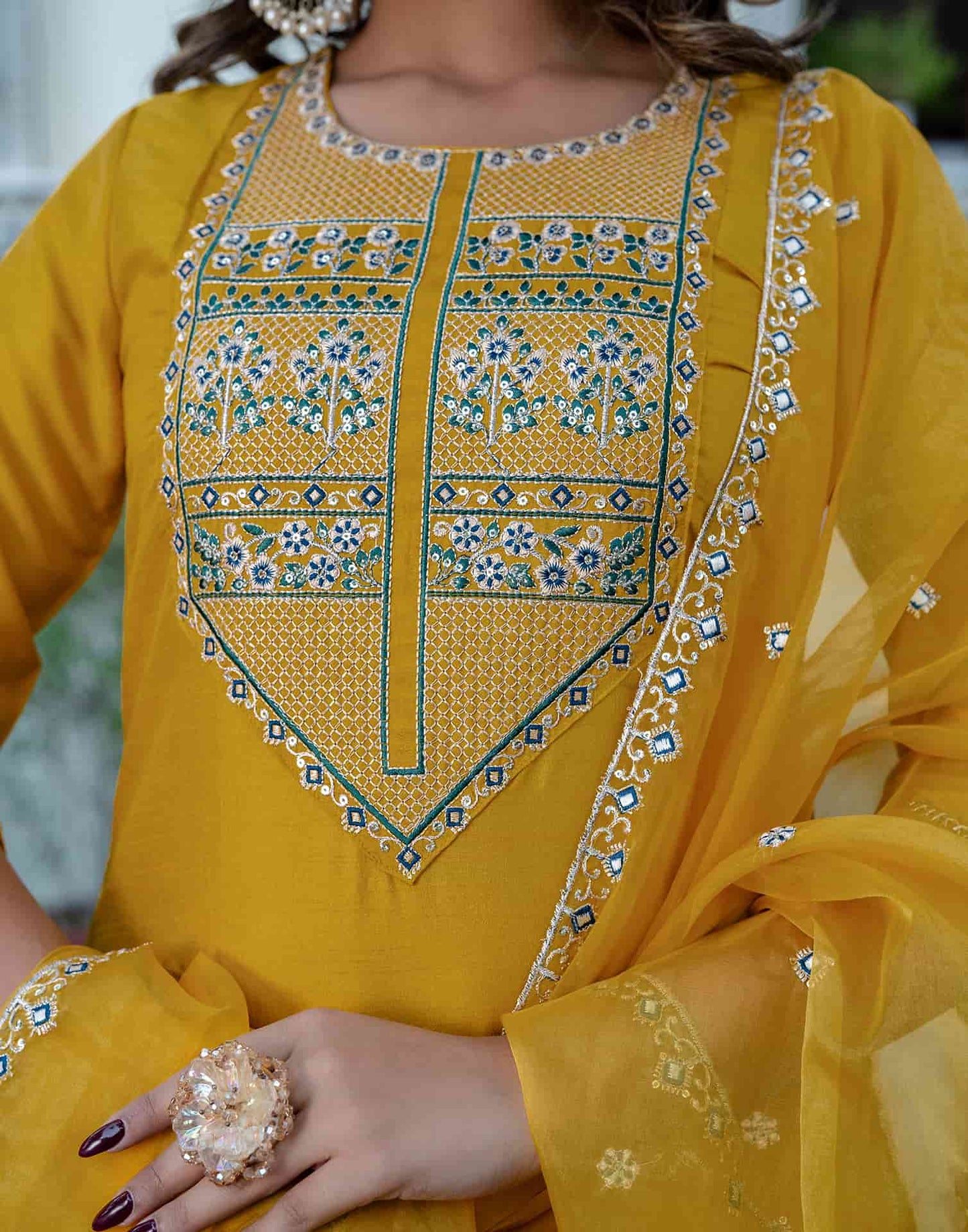 Festival kurta set under 999 with silk embroidery and round neck