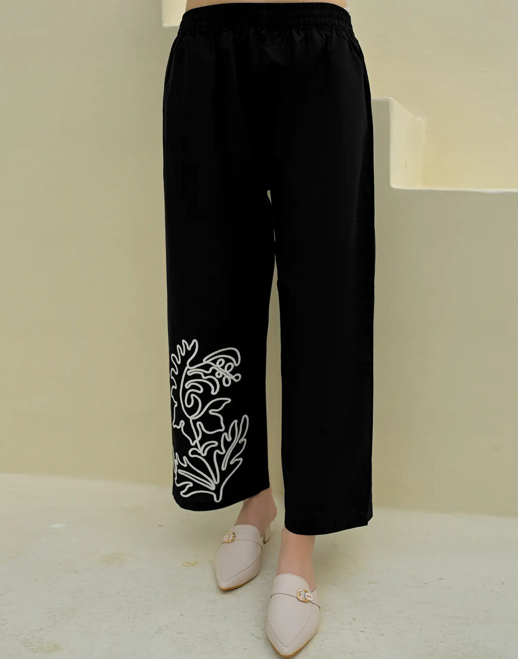 Skylee Cotton Embroidered Round Neck Co-ord Set For Woman
