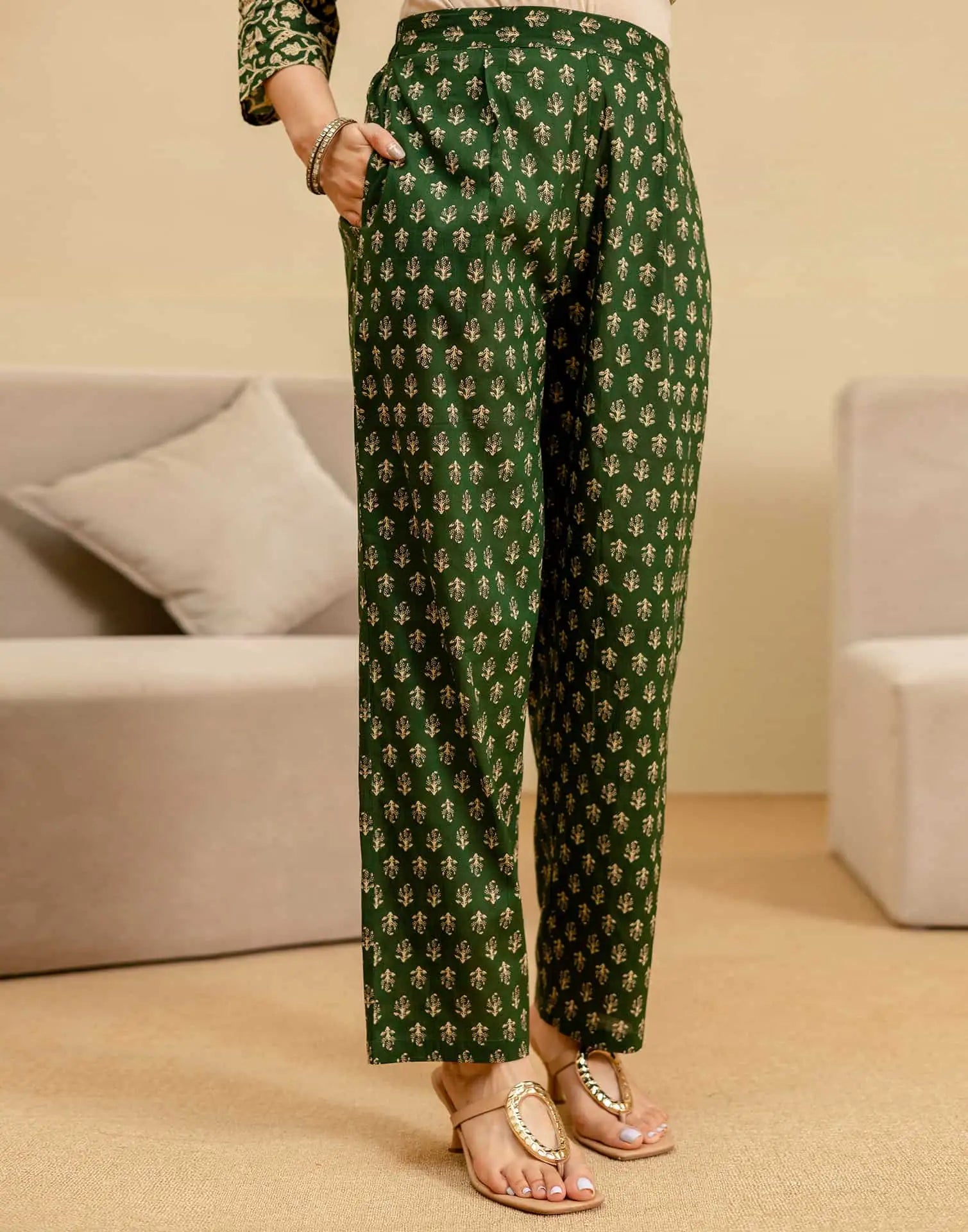 Skylee Green Cotton Printed Straight Kurta Set for Women