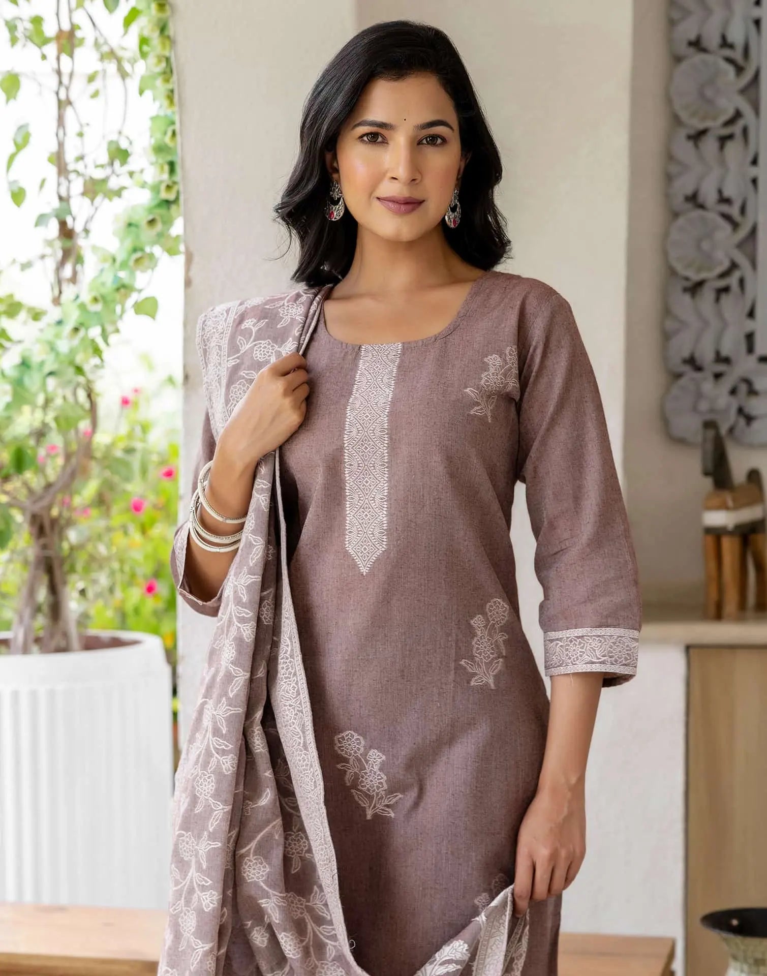 Skylee Cotton Woven Woven Straight 3 Piece Kurta Set For Woman